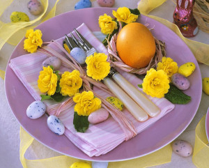 Easter-table-setting-ideas-with-Easter-eggs