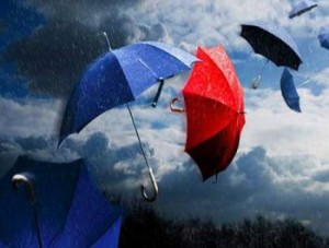 ombrelli e pioggia