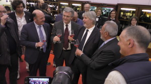 Giuliano-Poletti, Ministro del Lavoro e delle Politiche sociali brinda allo stand Consorzio Tutela vini Abruzzo